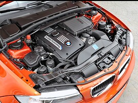 BMW 1-я серия М (E82, 2010 - 2014 г.в.): Двигатель в открытом моторном отсеке