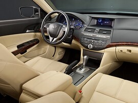Honda Crosstour 3.5 MT Executive: Передняя панель, консоль и светлые сиденья