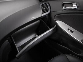 Hyundai Solaris седан (I поколение, 2010 - 2014 г.в.): Открытый бардачок на панели приборов
