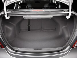 Hyundai Solaris седан (I поколение, 2010 - 2014 г.в.): Открытый багажник