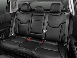 Jeep Compass (II поколение, 2017 - 2022 г.в.): Задний ряд с тёмной обивкой