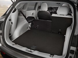 Jeep Compass (II поколение, 2017 - 2022 г.в.): Багажник со сложенными спинками заднего ряда
