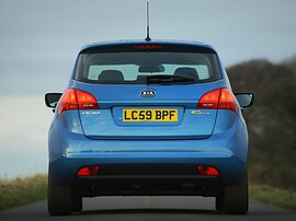 KIA Venga (I поколение, 2010 - 2015 г.в.): Сзади на дороге