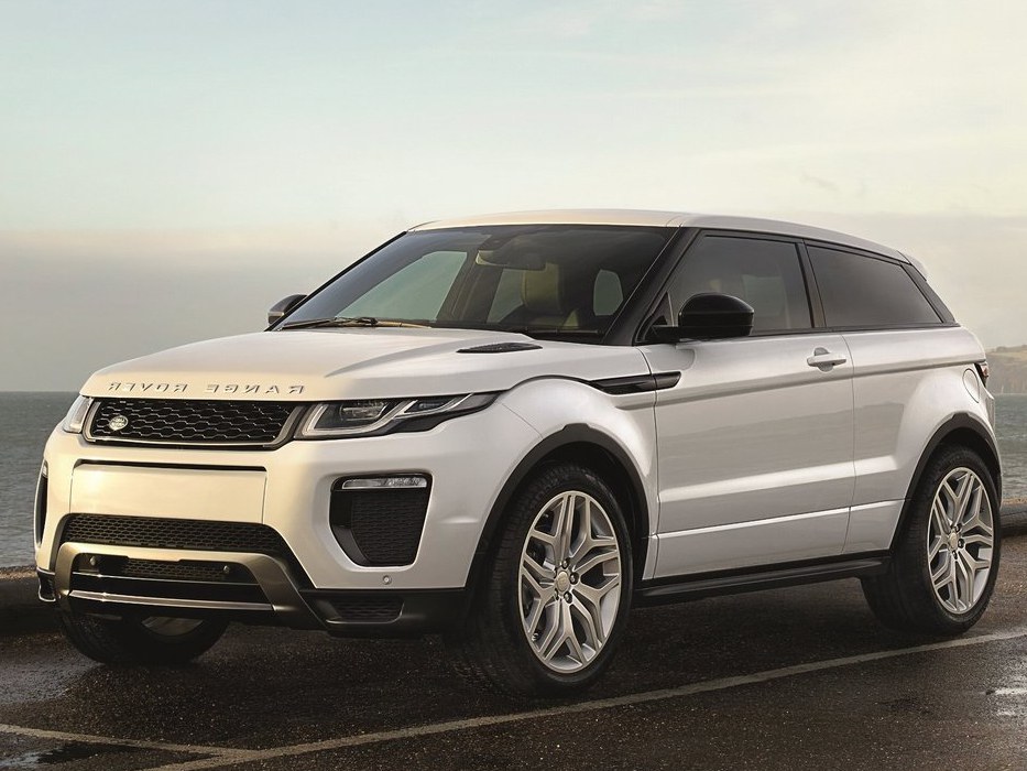 Land Rover Evoque 3-дв. (I поколение рестайлинг, 2015 - 2018 г.в.): Три четверти спереди на площадке на рассвете
