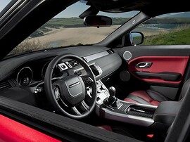 Land Rover Evoque 3-дв. 2.2 SD AT Dynamic: Салон, чёрно-красные сиденья