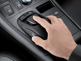 Lexus CT (I поколение, 2010 - 2014 г.в.): Джойстик мультимедиа на консоли