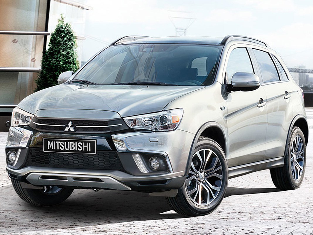 Mitsubishi ASX 1.6 MT Intense: Три четверти спереди, серебристый кузов