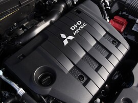 Mitsubishi ASX 2.0 4x4 AT Intense: Моторный отсек