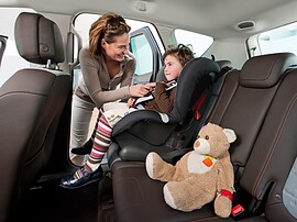 Opel Meriva 1.4 Turbo (140 л.с.) MT Active: Открытая задняя дверь, детское кресло