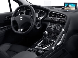 Peugeot 3008 1.6 THP MT Active: Салон, руль и панель
