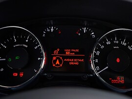Peugeot 3008 1.6 THP MT Active: Щиток приборов