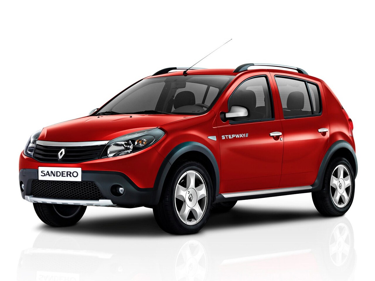 Renault Sandero Stepway 1.6 MT: Три четверти спереди в студии, красный кузов