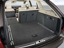 Skoda Superb универсал 2.0 TDI AT Elegance: Багажник, сиденья частично сложены
