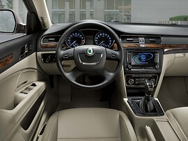 Skoda Superb универсал 2.0 TDI AT Elegance: Салон, руль и панель