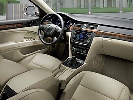 Skoda Superb универсал 2.0 TDI AT Elegance: Салон, передние сиденья