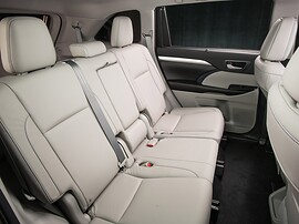 Toyota Highlander (III поколение рестайлинг, 2016 - 2020 г.в.): Второй ряд, светлая кожа