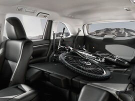 Toyota Highlander (III поколение рестайлинг, 2016 - 2020 г.в.): Багажник, сиденья сложены