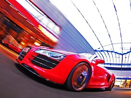Audi R8 Spyder 4.2 FSI quattro AT: Три четверти спереди в движении