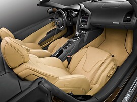 Audi R8 Spyder 4.2 FSI quattro AT: Салон сверху, бежевые сиденья