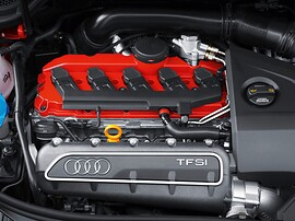 Audi RS3 хэтчбек 5-дв. 2.5 TFSI quattro AT: Моторный отсек