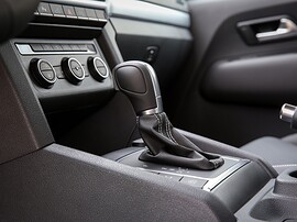 Volkswagen Amarok 2.0 BiTDI (180 л.с.) MT Comfortline: Селектор и климат-контроль
