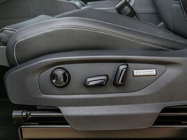 Volkswagen Amarok 2.0 BiTDI (180 л.с.) MT Comfortline: Кнопки электрорегулировки сиденья