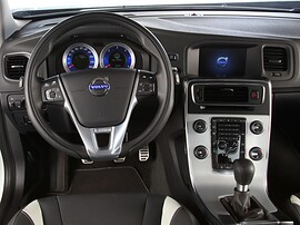 Volvo V60 (I поколение, 2010 - 2014 г.в.): Салон, руль и панель
