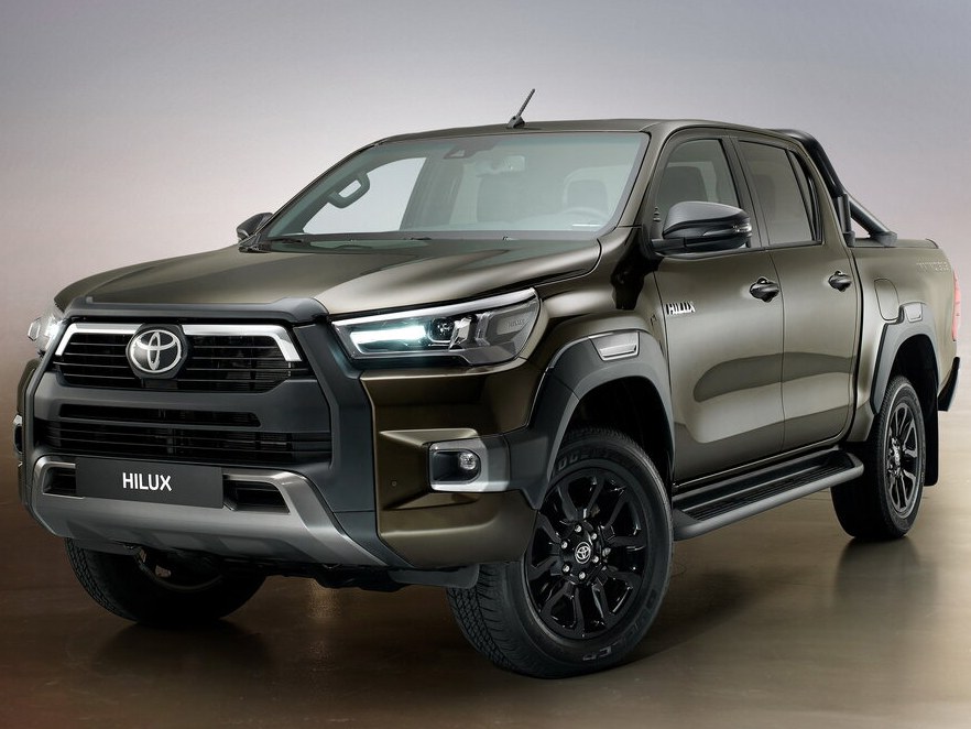 Toyota Hilux 2.7 4x4 MT Стандарт: Три четверти спереди в студии, коричневый кузов