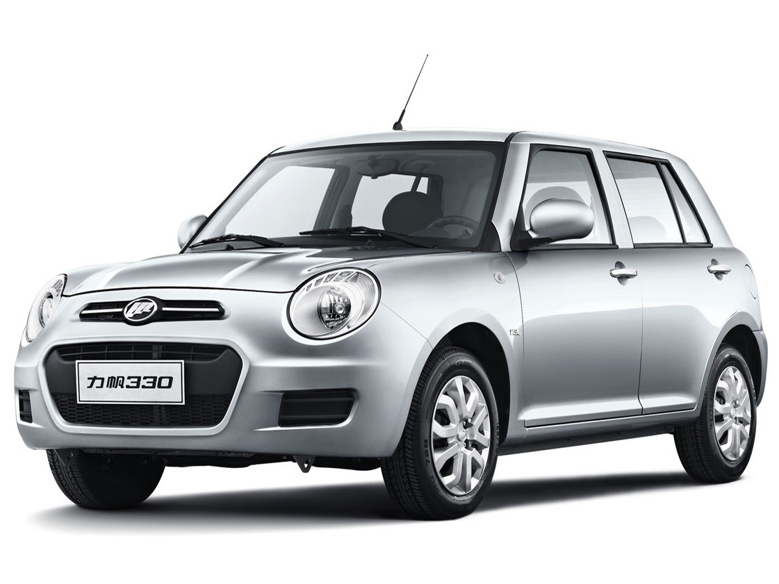 Lifan Smily 1.3 MT Luxury: Три четверти спереди в студии