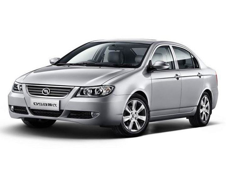 Lifan Solano 1.6 MT Luxury: Три четверти спереди в студии