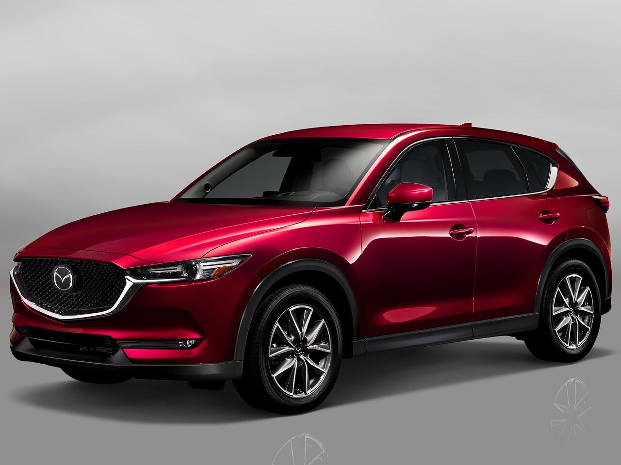 Mazda CX-5 (II поколение, 2016 - 2021 г.в.): вид спереди сбоку