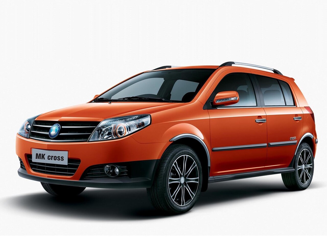 Geely MK Cross 1.5 MT Сomfort: вид спереди сбоку