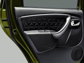 Renault Duster 1.6 4x4 MT Life: салон, дверь