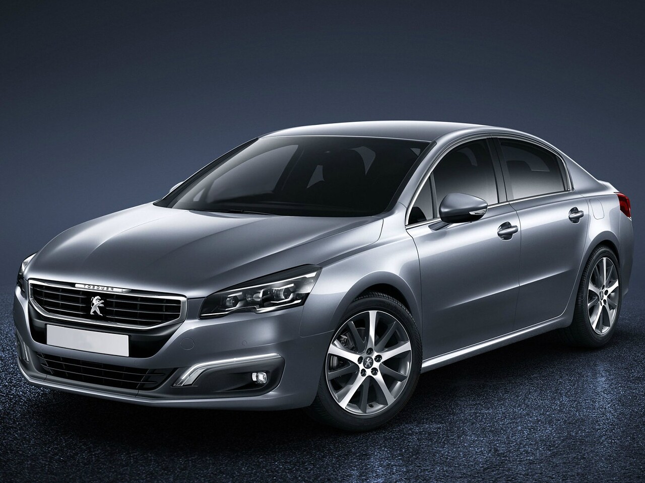 Peugeot 508 седан 1.6 (150 л.с.) AT Allure: вид спереди сбоку