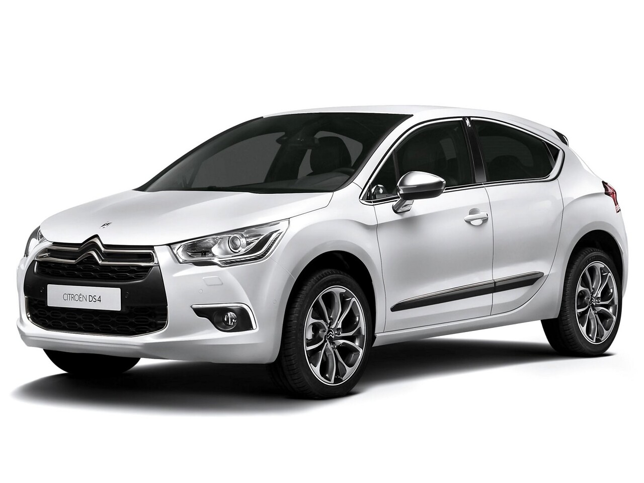 Citroen DS4 (I поколение, 2012 - 2016 г.в.): вид спереди сбоку