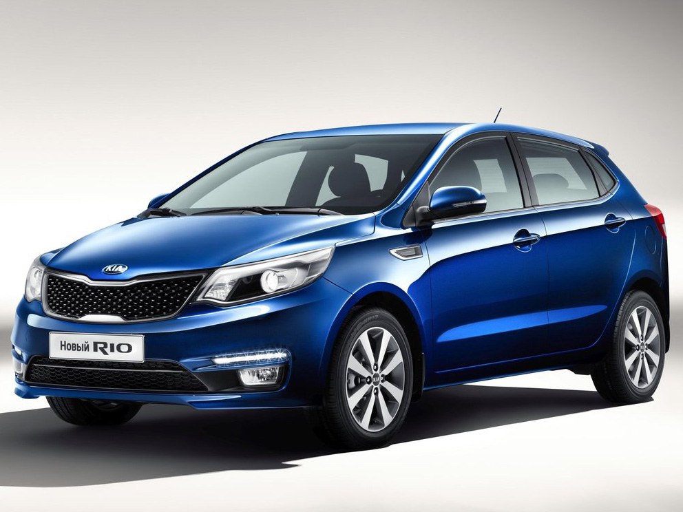 KIA Rio хэтчбек 5-дв. (III поколение рестайлинг, 2015 - 2017 г.в.): вид спереди сбоку