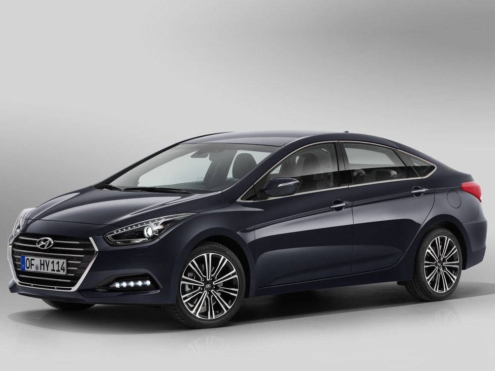 Hyundai i40 седан (I поколение рестайлинг, 2015 - 2017 г.в.): вид спереди сбоку