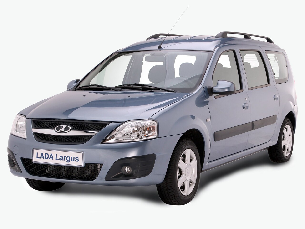ВАЗ (Lada) Largus (I поколение, 2012 - 2021 г.в.): вид спереди сбоку