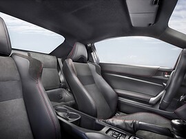 Toyota GT 86 купе (I поколение, 2012 - 2016 г.в.): салон