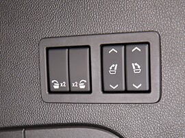 Chevrolet Tahoe (IV поколение, 2014 - 2019 г.в.): кнопки складывания сидений