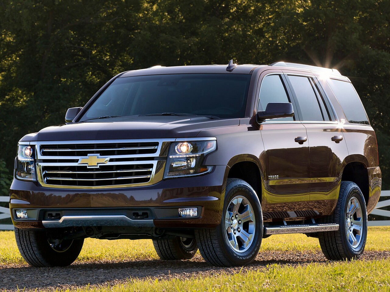 Chevrolet Tahoe (IV поколение, 2014 - 2019 г.в.): вид спереди сбоку
