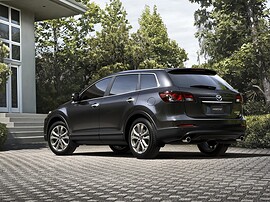 Mazda CX-9 (I поколение рестайлинг, 2012 - 2015 г.в.): вид сзади сбоку у дома
