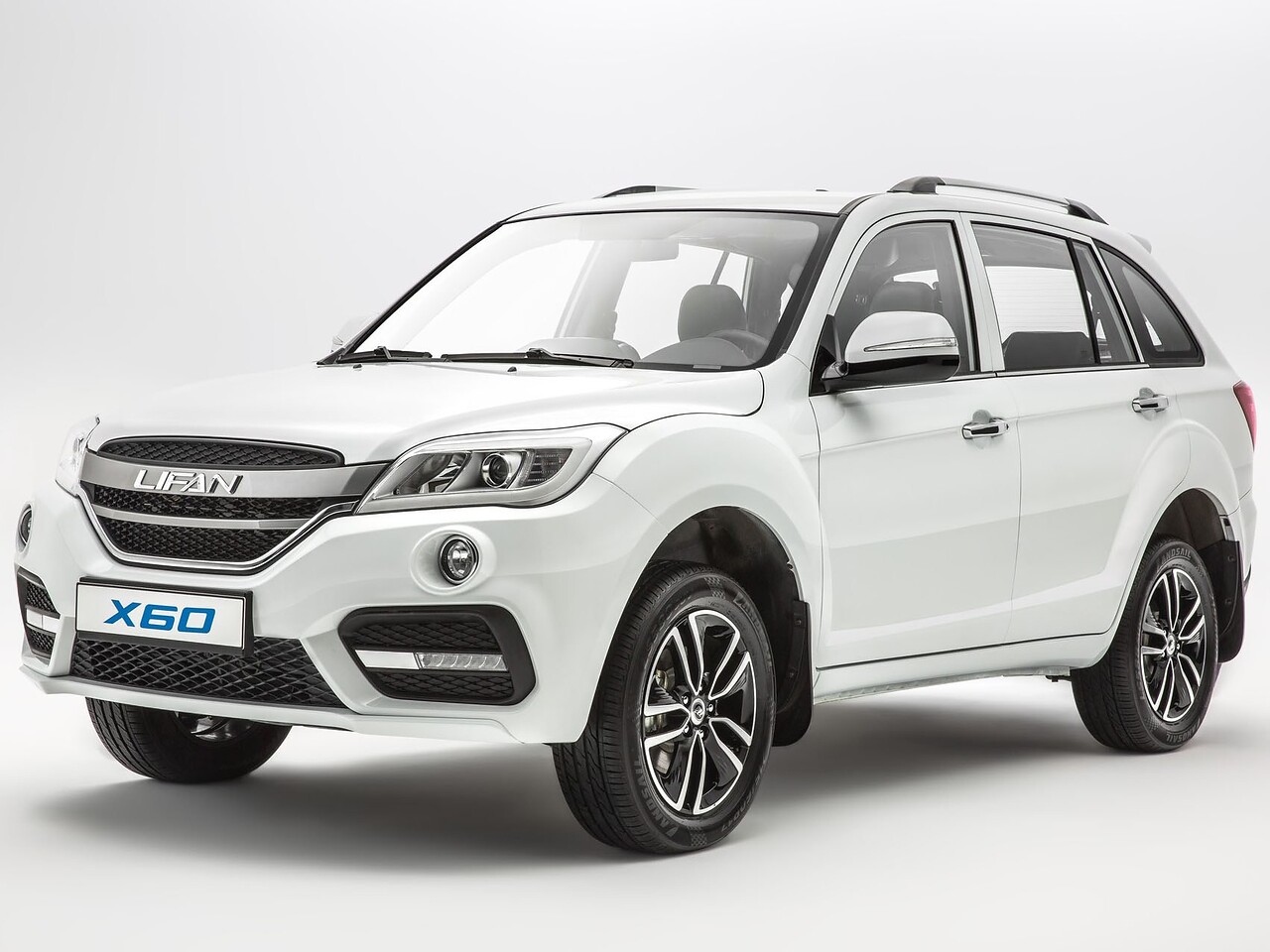 Lifan X60 (II поколение 2-й рестайлинг, 2016 - 2018 г.в.): вид спереди сбоку