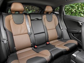 Volvo V40 Cross Country (II поколение рестайлинг, 2016 - 2019 г.в.): салон сзади