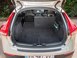 Volvo V40 Cross Country (II поколение рестайлинг, 2016 - 2019 г.в.): багажник