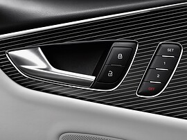 Audi S7 лифтбек (I поколение, 2012 - 2014 г.в.): дверная панель