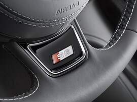 Audi S8 4.0 TFSI quattro AT: руль