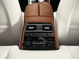 BMW 6 серия Гран Купе 4.4 xDrive AT 650i: задний ряд салона