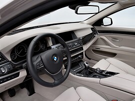 BMW 5-я серия универсал 2.0 AT 528i xDrive: салон, руль и дисплей