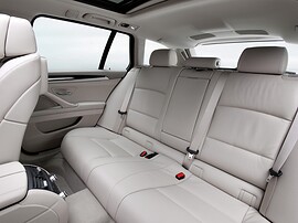 BMW 5-я серия универсал 2.0 AT 528i xDrive: салон, задний ряд